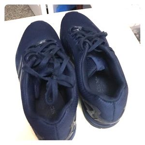 Men’s torsion navy blue shoes. Lightly used.